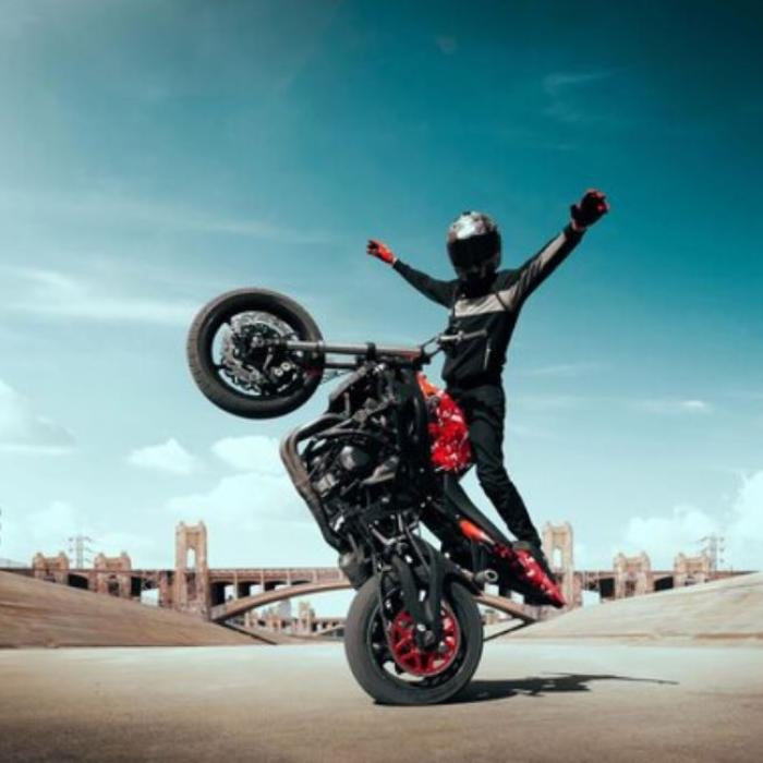 Ce a pățit un motociclist român, care a refuzat să oprească la semnul polițiștilor