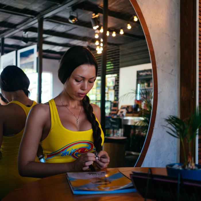 Femeie lăsată să plătească nota de plată după ce a mâncat prea mult la întâlnire: „Ai comandat tot restaurantul”