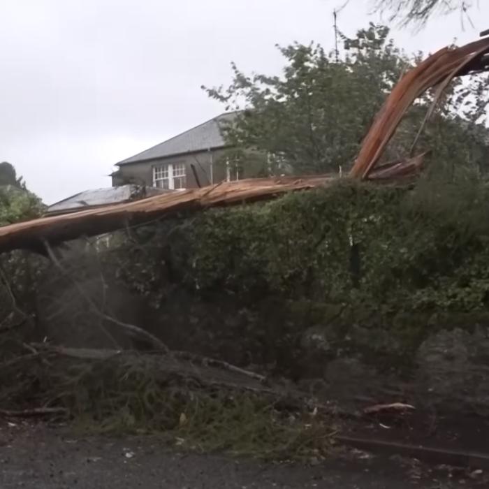 Furtuna Babet face ravagii în Marea Britanie: O femeie a murit, sute de locuințe evacuate, mii de case fără curent electric