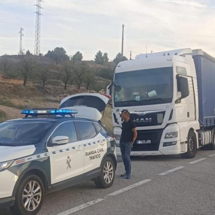 Șofer român, adevărat pericol public pe șoselele din Spania: prins beat, drogat și folosind telefonul mobil la volan