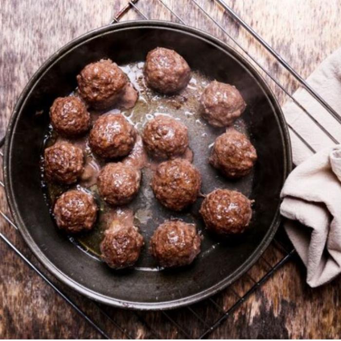 Chiftele din cartofi în sos de ciuperci, un prânz delicios și consistent. Iată rețeta