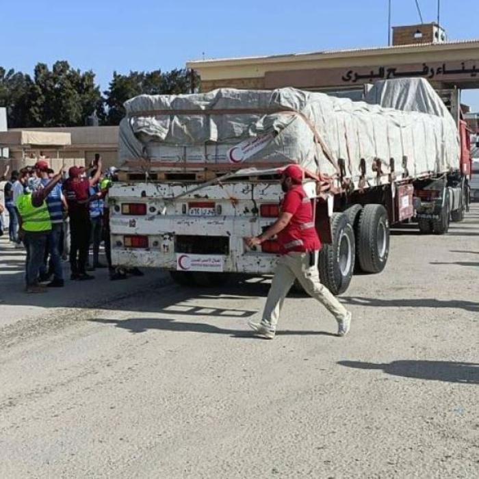 Punctul de trecere al frontierei de la Rafah s-a închis după douăzeci de minute: Doar 20 de camioane cu ajutoare umanitare au intrat în Gaza