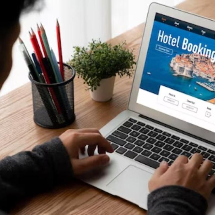 Escrocherie de amploare pe Booking. Ce a pățit un român care și-a rezervat o vacanță