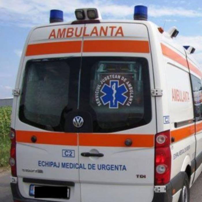 Coliziune între două mașini: Doi copii și doi adulți români, răniți