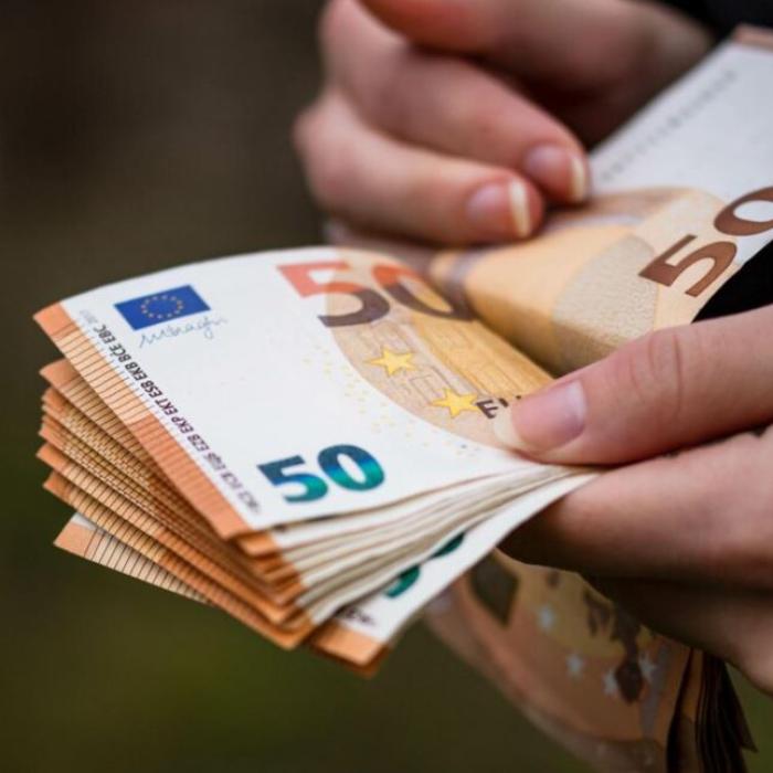 Italia. Două familii de români au fost denunțate: încasau ilegal un venit de cetățenie de 500.000 de euro 