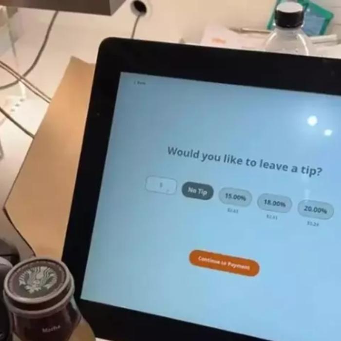 Bărbat nervos după ce un terminal de autocontrol de la aeroport a cerut bacșiș: „Pentru ce? Nimeni nu mi-a oferit niciun serviciu”