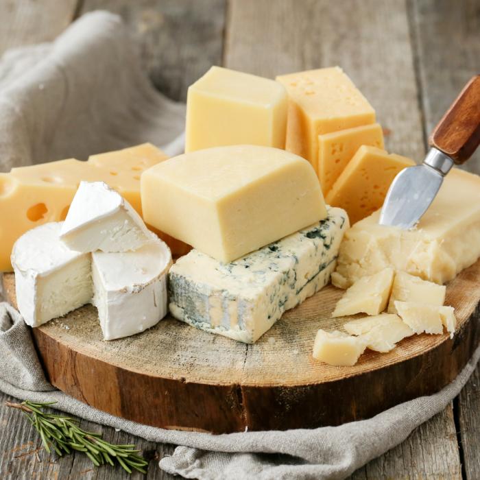 Elveția. Competiție mondială între producătorii de brânză: Între concurenți, un medic român, care a adus acasă o rețetă de brânză Raclette 