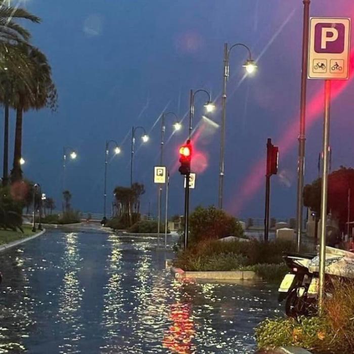 Vremea rea ​​cu ploaie și grindină în Nordul Italiei: un pod s-a prăbușit și un bărbat a fost dat dispărut