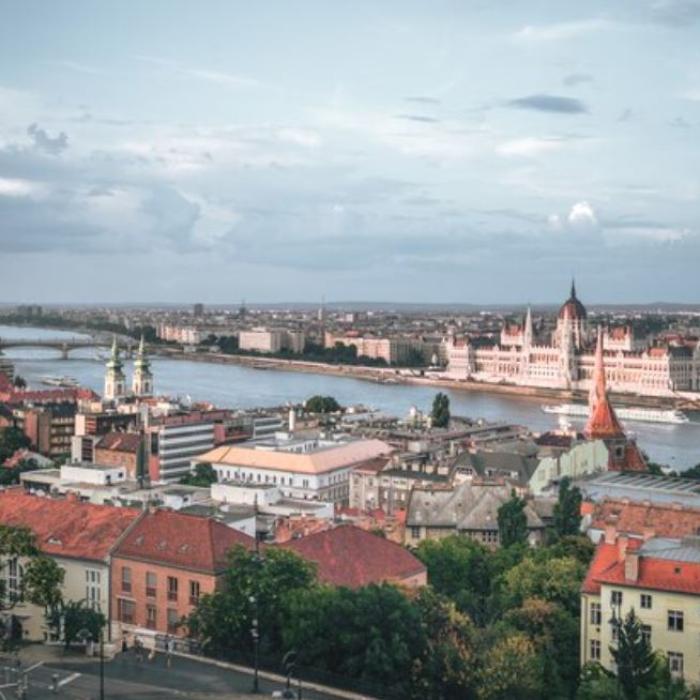 Străinii cumpără masiv proprietăți imobiliare în Ungaria