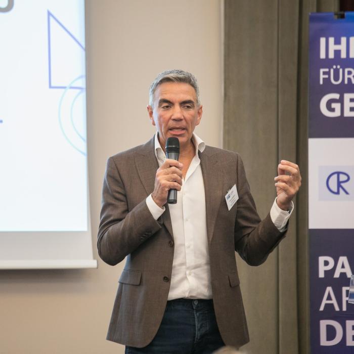 'Capitalul uman în vremea inteligenţei artificiale': Intenţiile de emigrare şi temerile românilor, analizate la al doilea summit ReThink România