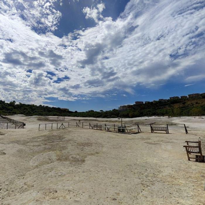 Erupția supervulcanului Campi Flegrei din Italia, din ce în ce mai probabilă: jumătate de milion de oameni ar trebui evacuați