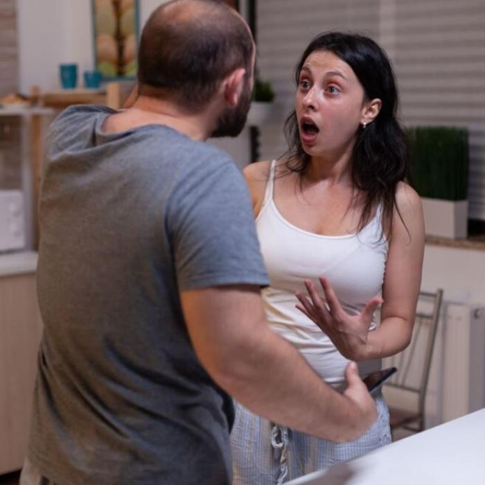 Român din Italia, prins la un an de la condamnare: va stat la închisoare după ce și-a agresat soția