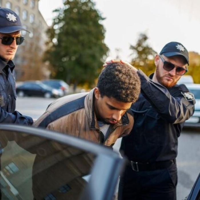 Supărat că a fost oprit pentru un control, un român din Italia a luat la bătaie carabinierii