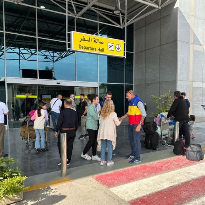 MApN: Românii evacuaţi din Gaza vor ajunge pe Otopeni duminică dimineaţă
