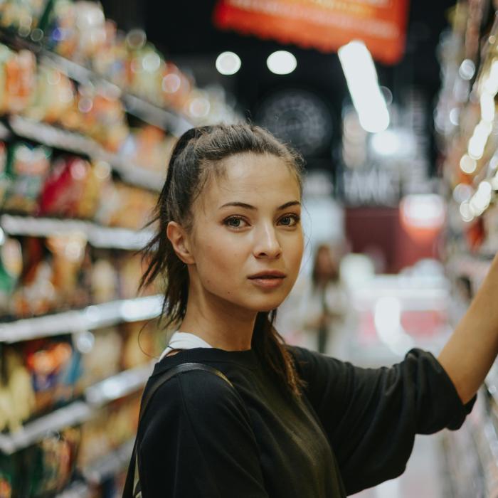 Hoții de ciocolată: Români prinși cu gențile pline de dulciuri în Italia