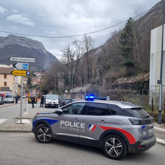 Franța. Șase români, între care trei minori, arestați la Nantes: Au dat aproape 80 de lovituri