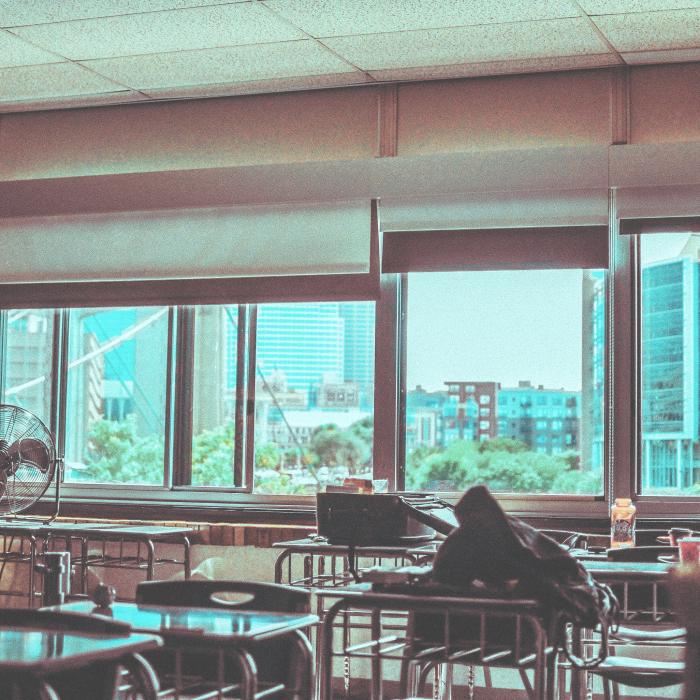 Un liceu din Londra a fost nevoit să evacueze toți profesorii și elevii după o amenințare falsă cu o bombă