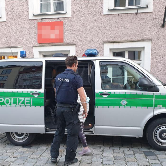 Caz straniu în Germania: Un român a anunțat poliția că soția lui a dispărut; femeia, găsită în închisoare, fusese arestată pentru furt
