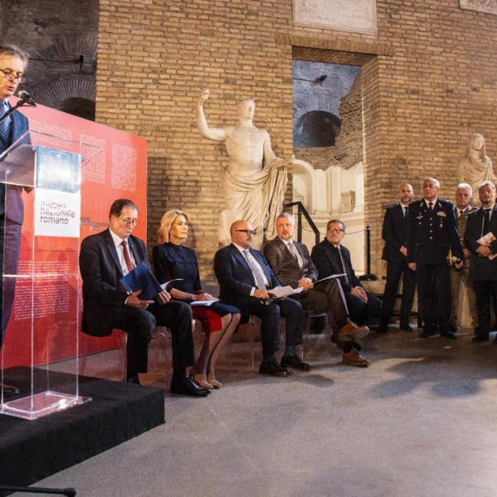 Expoziţia "Dacia. Ultima frontieră a romanităţii", inaugurată la Roma. Italienii, invitați să admire brățările dacice sau coiful getic de la Coțofenești 