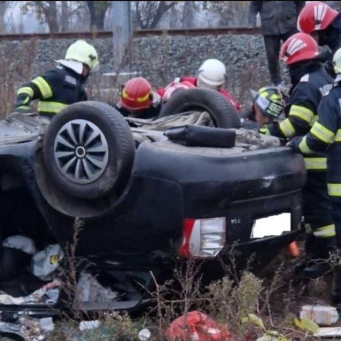 Două surori, zdrobite de un buldoexcavator căzut de pe un trailer. O tânără a decedat