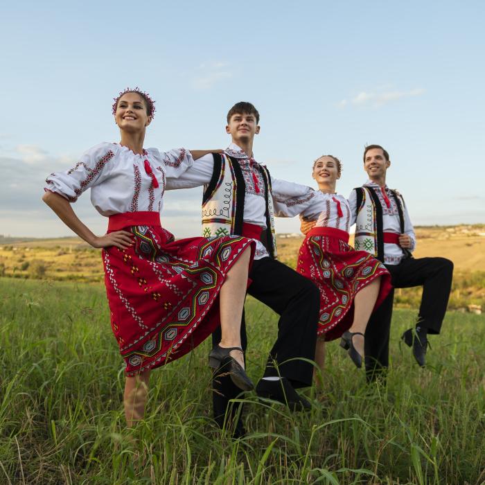 Peste 300 de români au sărbătorit cu mândrie Marea Unire la festivalul de la Alcañiz: Imnul României a răsunat în toată Spania