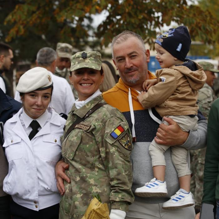 Maria, mamă a patru copii, devine militar în armata română, după 18 ani de muncă în Italia