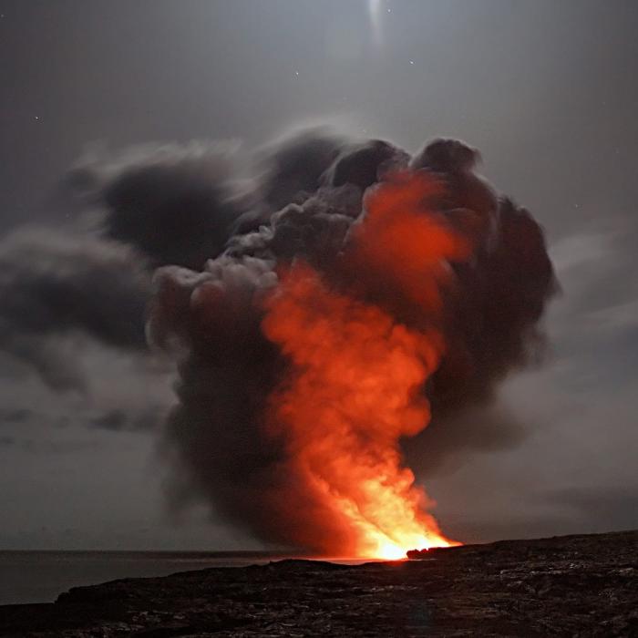 Sute de cutremure în Islanda: erupția vulcanică tot mai amenințătoare. Imaginile surprind amploarea dezastrului