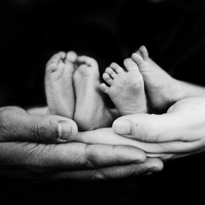 O nouă minune medicală: O femeie de 70 de ani a născut o pereche de gemeni perfect sănătoși