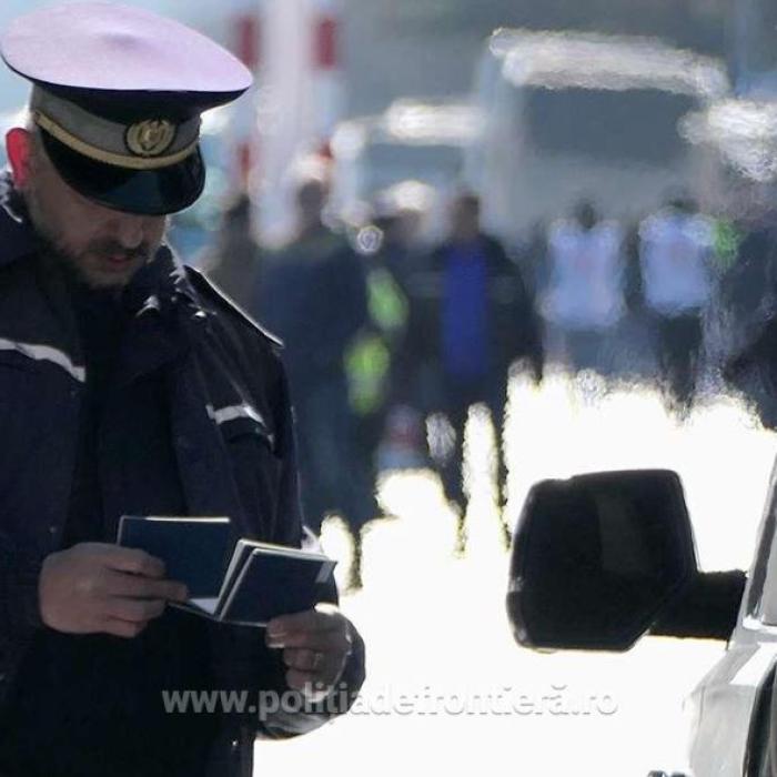 American, prins în timp ce încerca să intre în România cu un autoturism furat, arme şi muniţie