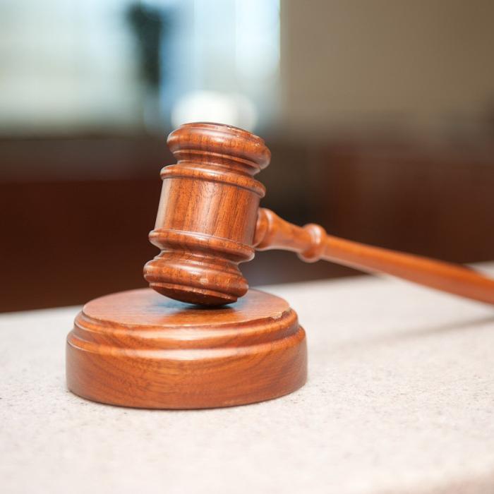 Bărbat, condamnat la închisoare, după ce a folosit 250.000 $ din asigurarea de viață a fostei soții pentru vacanțe de lux cu noua iubită