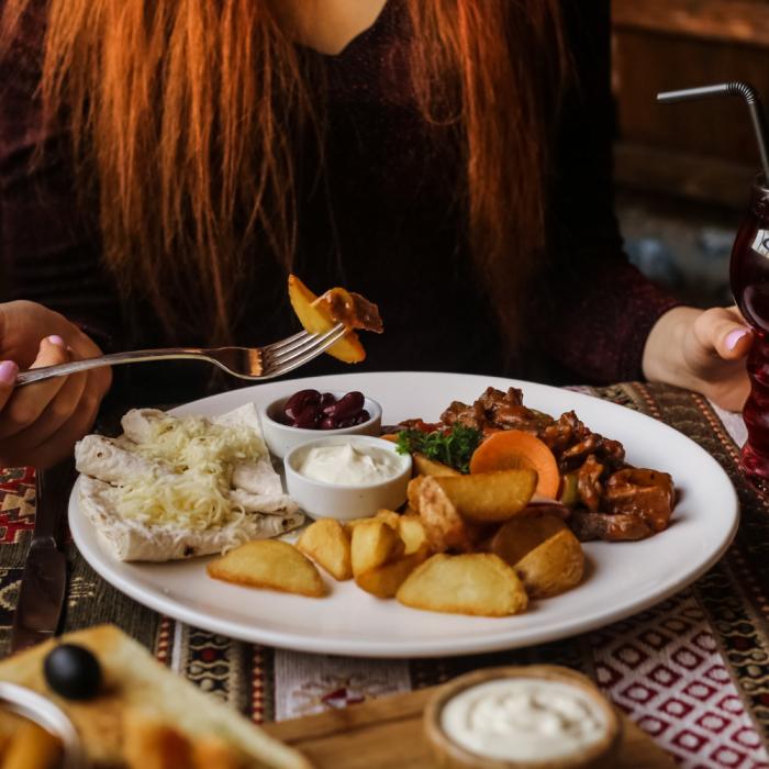 Ce preferă austriecii să comande la cină: Bucătăria românească, cea mai rapidă creștere în topul preferințelor consumatorilor