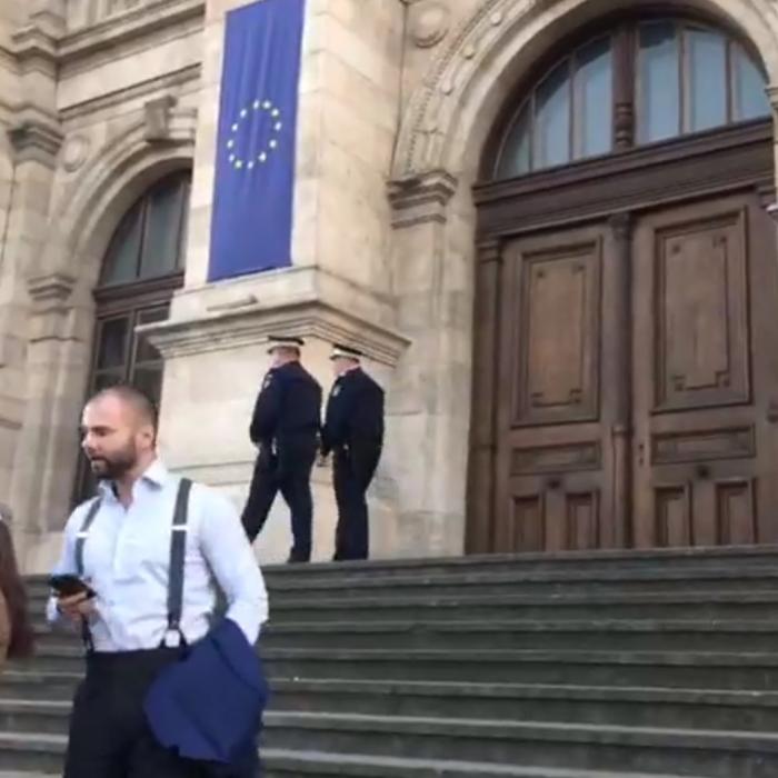 Doi jandarmi români, care se îndreptau spre serviciu, i-au salvat viața unui spaniol: Bărbatul căzuse în mijlocul unui bulevard