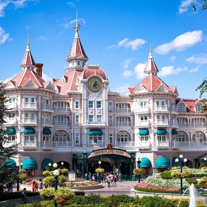 Angajări la DisneyLand. Firmă anunță recrutări masive: 8.500 de locuri de muncă sunt vacante
