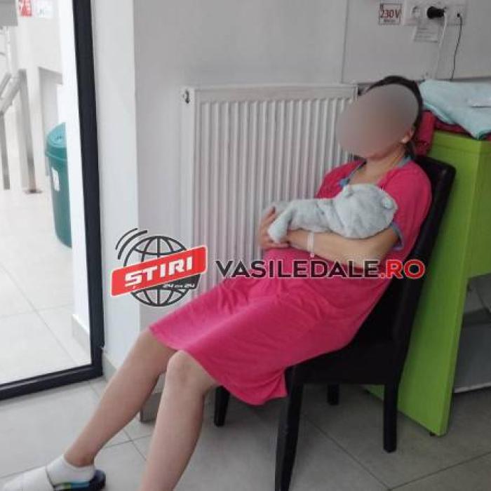Caz halucinant la Spitalul Județean din Baia Mare: Proaspătă mămică, trimisă acasă în chiloți, șlapi și pijamale, cu bebelușul în brațe