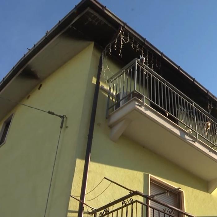 Tragedie în Italia: Un băiat de 9 ani a murit într-un incendiu, care a pornit de la luminile de Crăciun