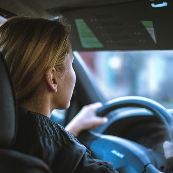 O badantă româncă a fost condamnată pentru conducere cu permis fals: „Mi l-a dăruit familia de italieni la care am lucrat”