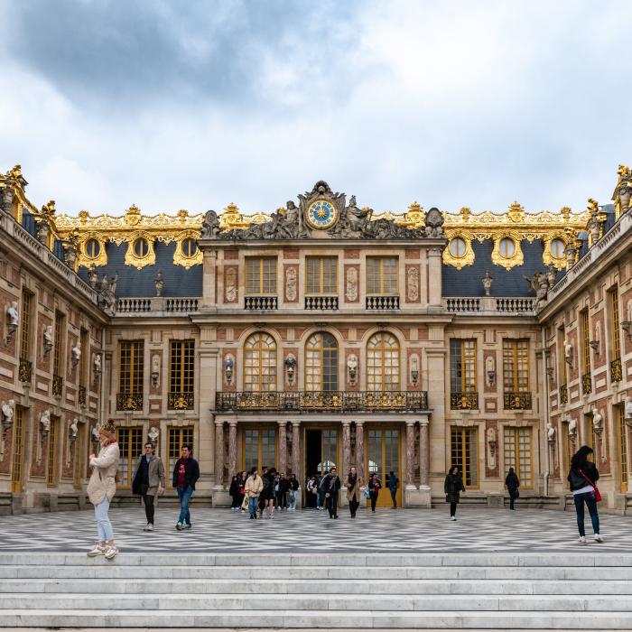 Palatul Versailles, evacuat în urma unei ameninţări cu bombă