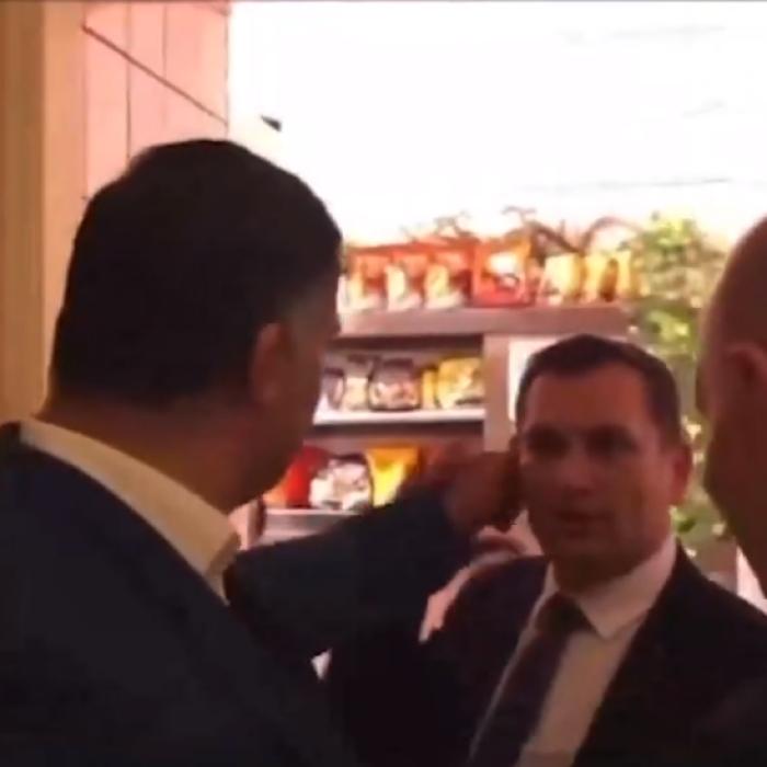 Plângere de "agresiune fizică" în Parlament: Deputatul PSD Daniel Ghiță l-a urecheat pe Sebastian Cernic, parlamentar USR