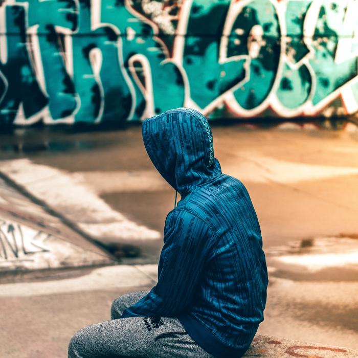 Un adolescent român de 16 ani din Italia a intrat în bucluc. Vindea hașiș către minori chiar în fața școlii 