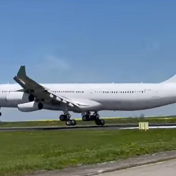 Cei 25 de indieni aflaţi ilegal în avionul companiei charter româneşti Legend Airlines, blocat în Franța, au fost eliberați