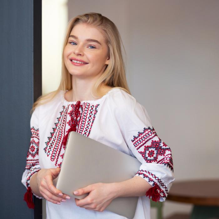 Româna, cea mai profitabilă limbă din Spania: Vorbitorii câștigă peste 80.000 de euro/an, aproape de trei ori mai mult decât salariul mediu