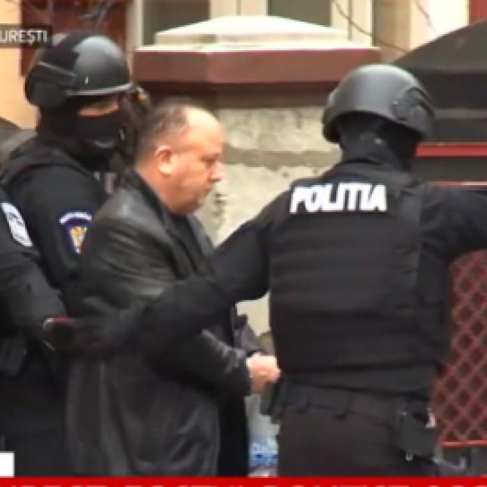 Fostul polițist, baricadat după ce a amenințat-o cu moartea pe vecina  sa, membru în partidul fondat de Carmen Dan și susținut de Dragnea