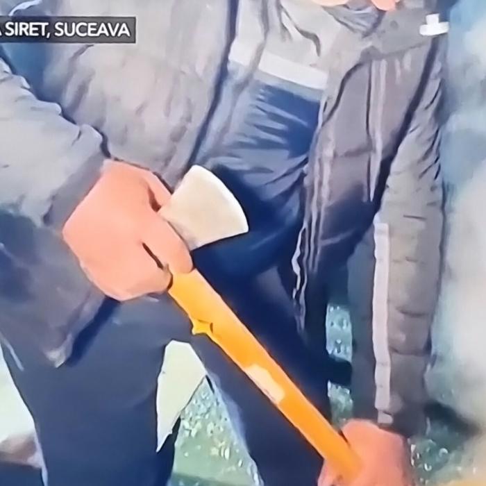 Protestatarii din Vama Siret au gătit mămăligă. Ciolacu, așteptat să le spună „cum să o învârtă“: „De la stânga la dreapta sau invers?“