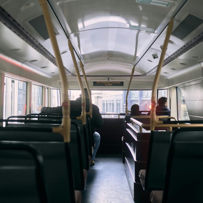 Sistemul de autobuze al Marii Britanii distruge vieți: Oamenii și-au pierdut locurile de muncă și nu pot ajunge la medic