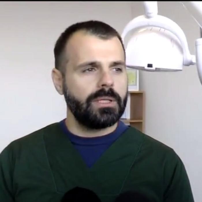 Un stomatolog român s-a întors din străinătate și a ales să lucreze în satul în care a crescut. Oamenii nu mai merg zeci de km pentru a se trata