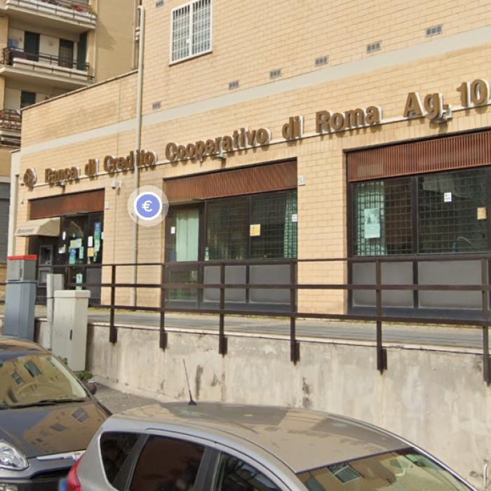 Jaf ca-n filme la o bancă din Roma. Hoții au intrat înarmați și au luat angajații ostatici