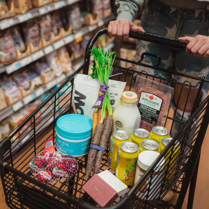 Reprezentanții supermarketurilor, chemați la guvern. Prețul produselor ar putea fi plafonat de Paște