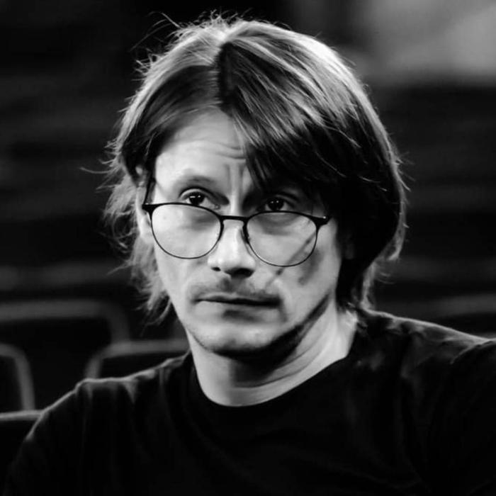 Actorul Marius Manole a ajuns la spital. A căzut pe scenă în timpul spectacolului