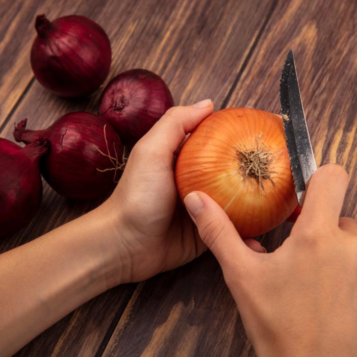 Adio lacrimi! Trucuri simple pentru a tăia ceapa fără a plânge