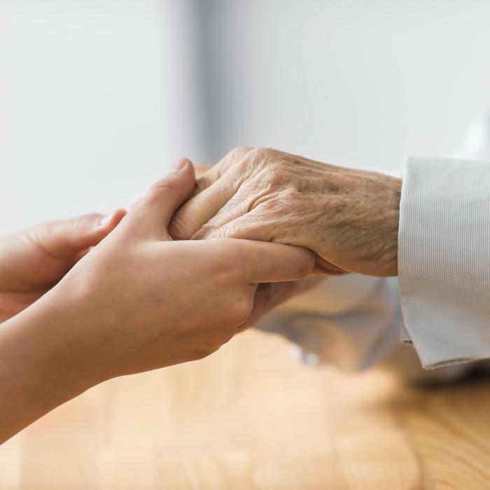 O badantă a primit casa bătrânei pe care o îngrijea în loc de salariu. Curtea de Casație a aprobat decizia